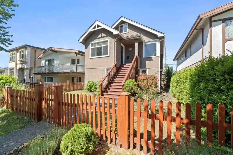 5743 ST. MARGARETS STREET - photo 2 of 37