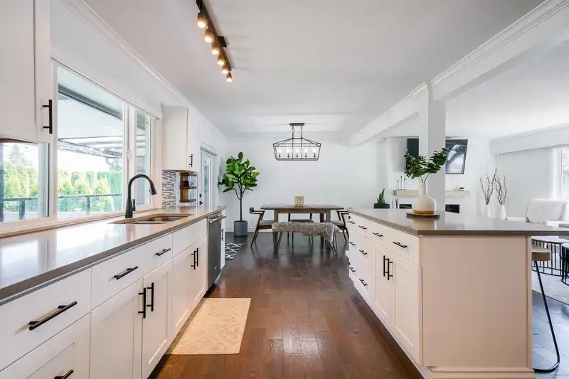 1461 KNAPPEN STREET - photo 1 of 40