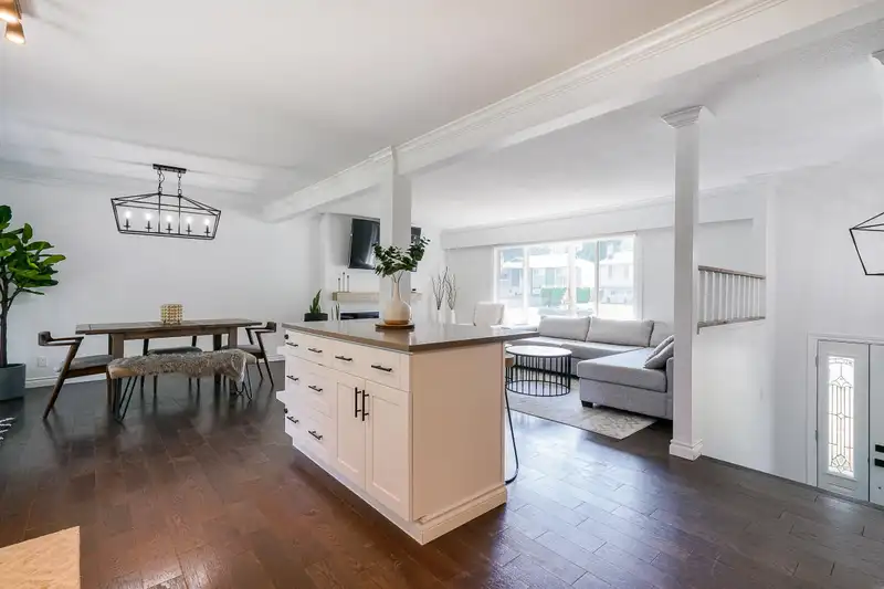 1461 KNAPPEN STREET - photo 3 of 40