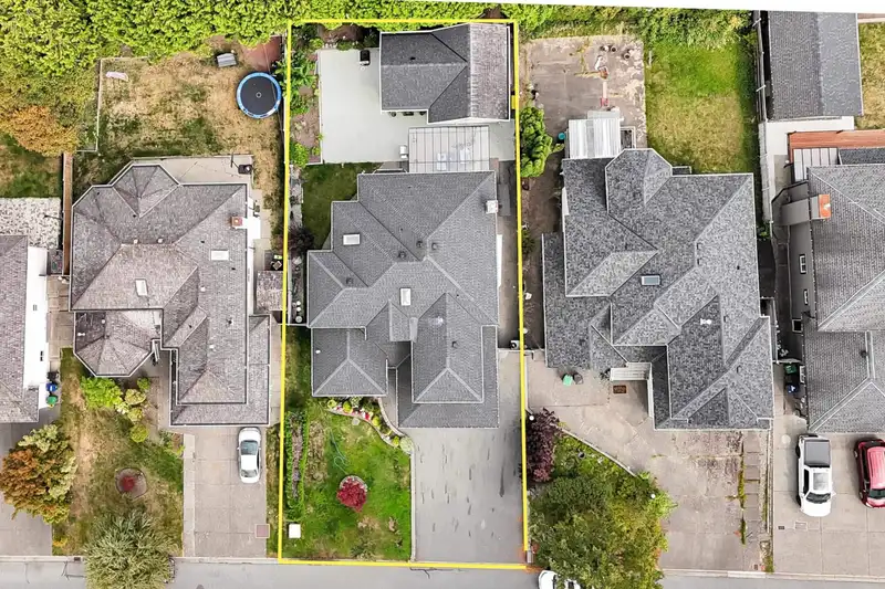 6748 123A STREET - photo 2 of 26