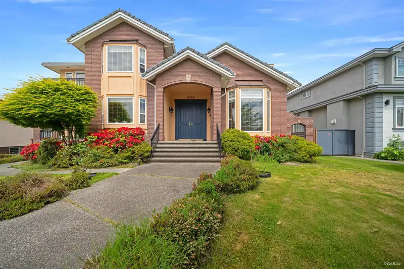 6589 KITCHENER STREET - photo 1 of 39