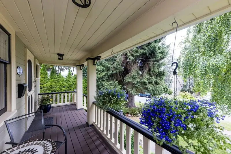 618 COLBORNE STREET - photo 3 of 39