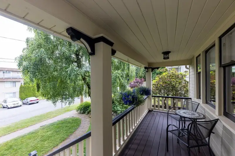 618 COLBORNE STREET - photo 4 of 39