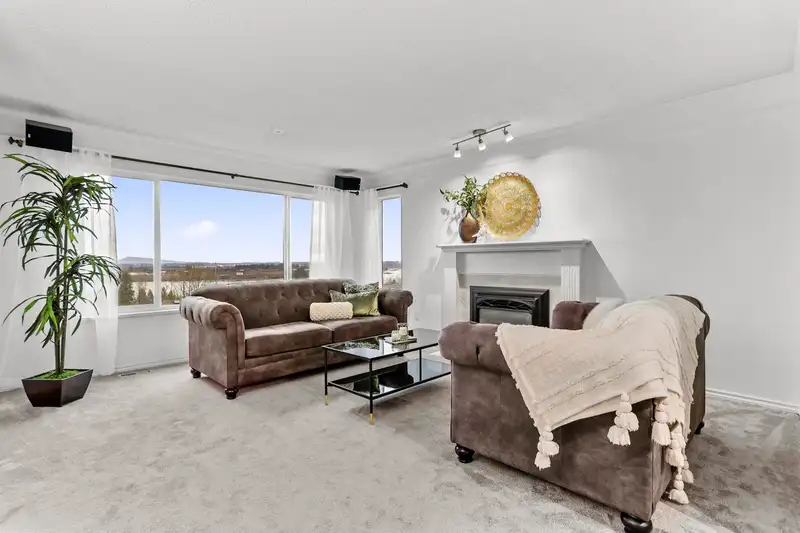 117 1140 CASTLE CRESCENT - photo 2 of 36
