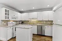117 1140 CASTLE CRESCENT - thumbnail 8