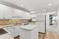 117 1140 CASTLE CRESCENT - thumbnail 9
