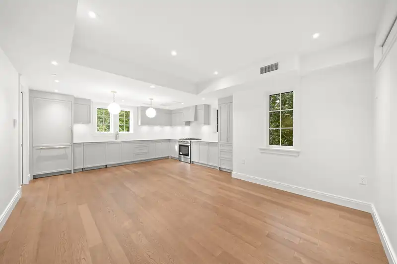 5815 HIGHBURY STREET - photo 4 of 28