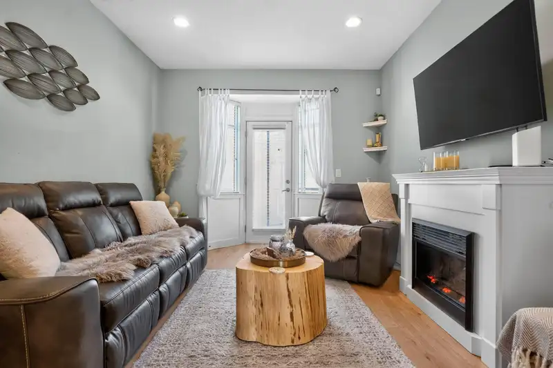 83 19551 66 AVENUE - photo 4 of 40