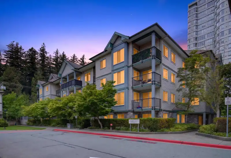 105 14859 100 AVENUE - photo 1 of 37