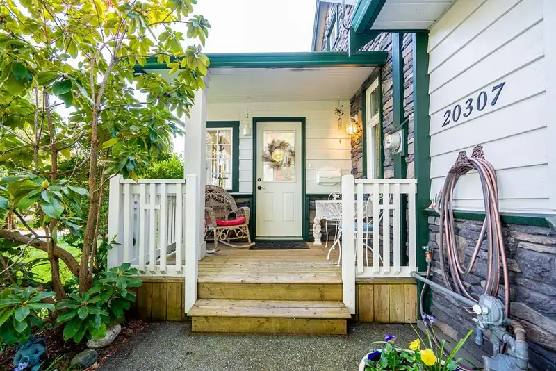 20307 DITTON STREET - photo 4 of 40