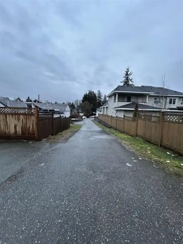 12679 97A AVENUE - photo 3 of 3