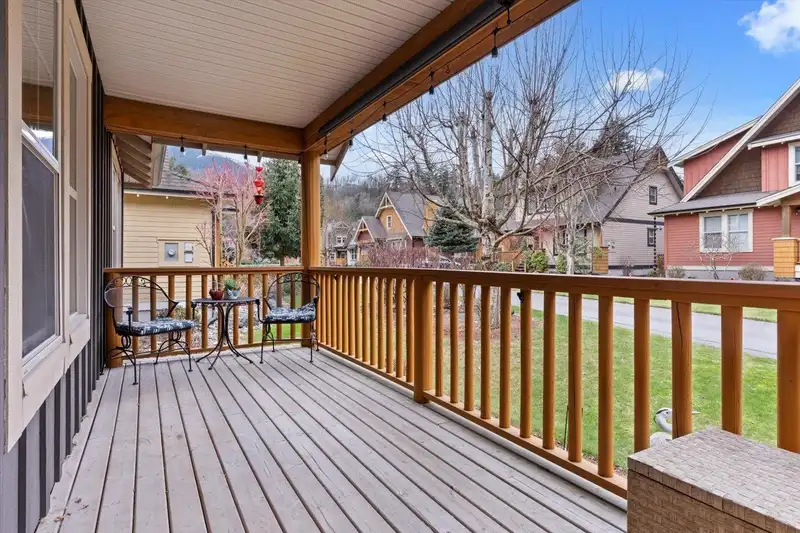 1862 BLACKBERRY LANE - photo 2 of 38