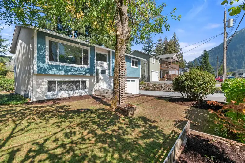 63797 BEECH AVENUE - photo 2 of 27