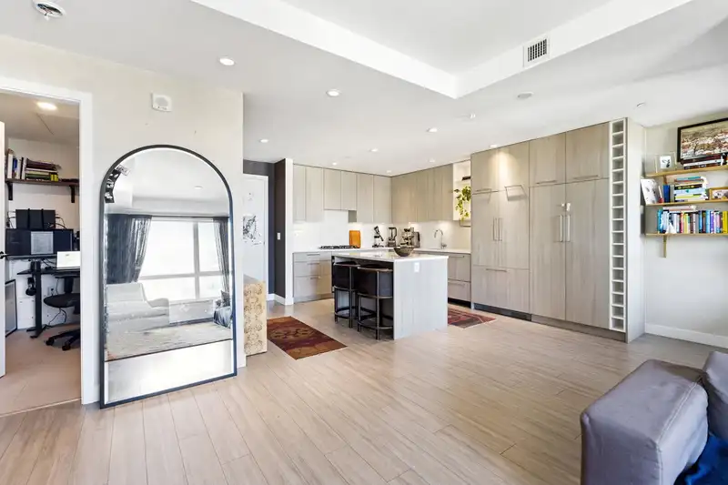 303 707 E 3RD STREET - photo 2 of 40