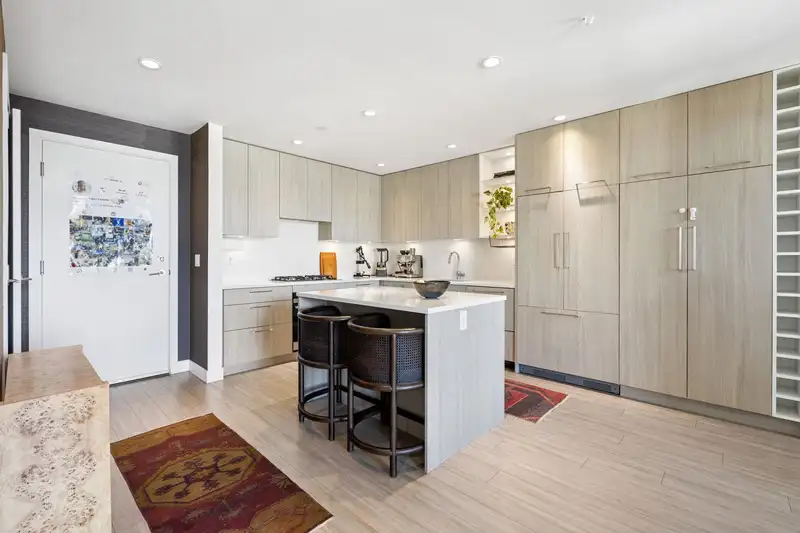 303 707 E 3RD STREET - photo 3 of 40