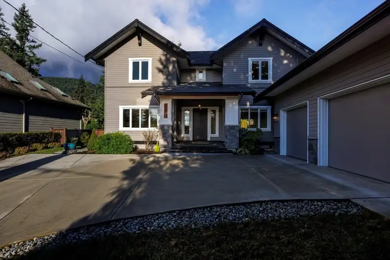 1510 DOVERCOURT ROAD - photo 3 of 30