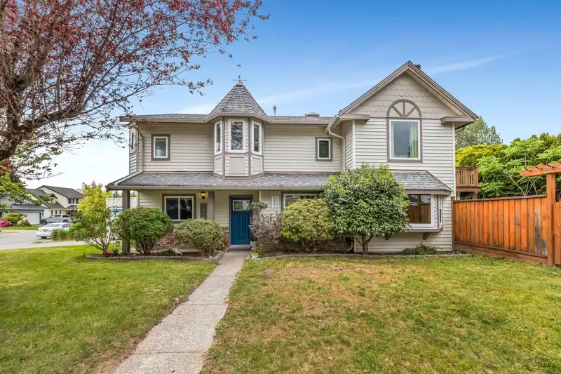 20981 93A AVENUE - photo 1 of 34