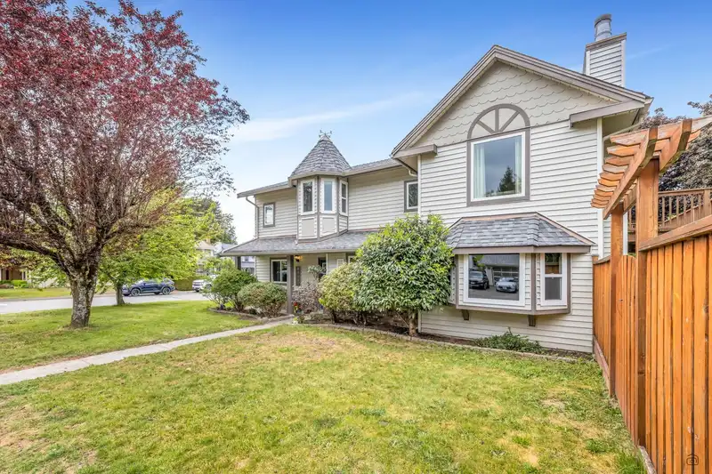 20981 93A AVENUE - photo 4 of 34