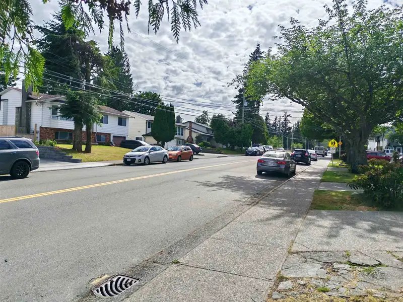 15077 98 AVENUE - photo 2 of 12