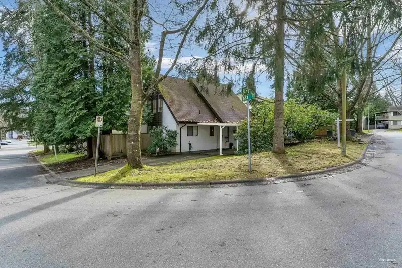 6717 141 STREET - photo 2 of 24