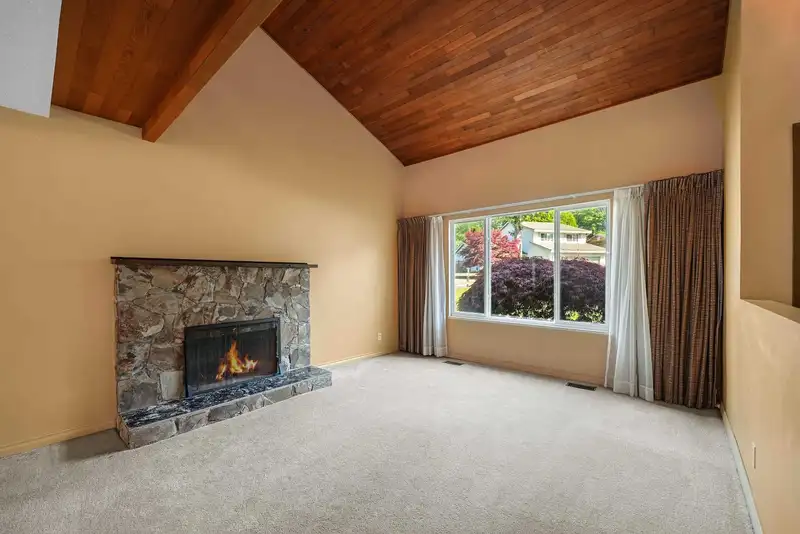 19661 50A AVENUE - photo 4 of 35