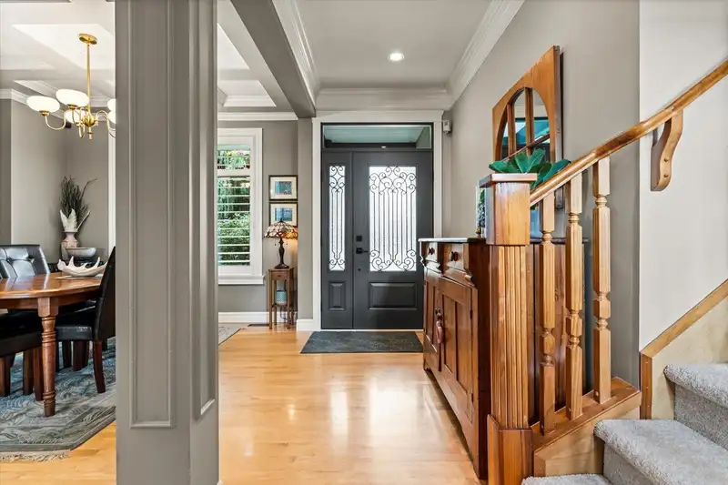 14915 35 AVENUE - photo 4 of 40