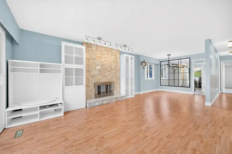 3060 EUCLID AVENUE - photo 3 of 40