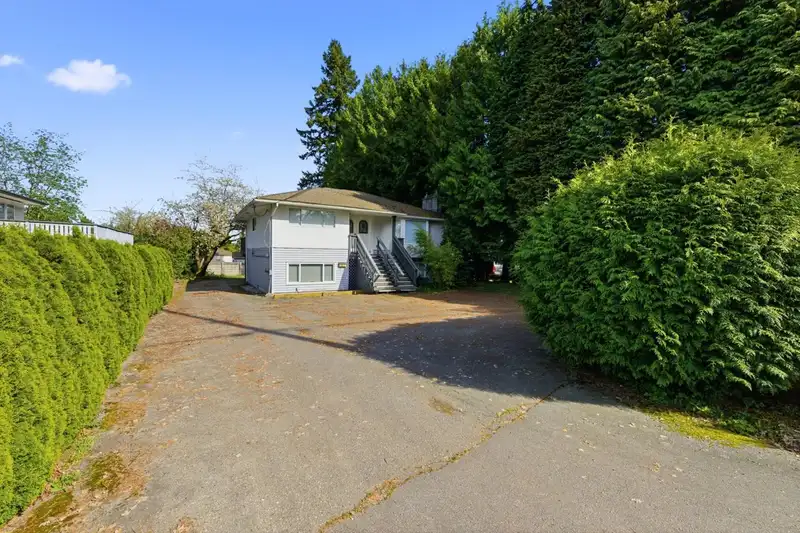 2336 156 STREET - photo 2 of 25