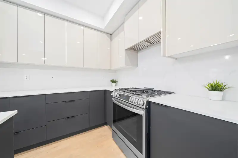 101 15353 17 AVENUE - photo 4 of 40