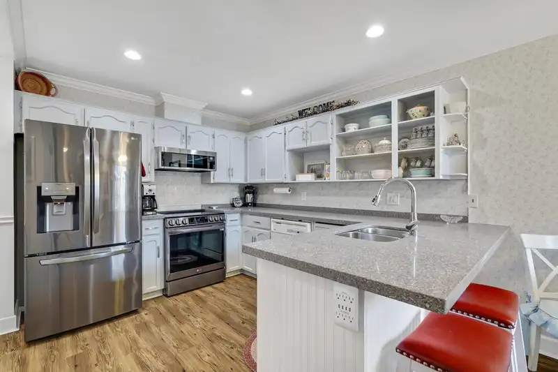 115 19649 53 AVENUE - photo 4 of 25