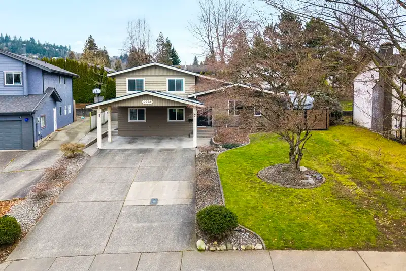 2228 GUILFORD DRIVE - photo 2 of 40