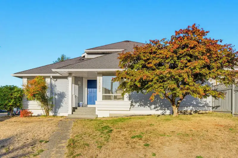 21556 86A CRESCENT - photo 1 of 25