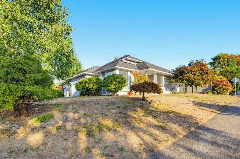 21556 86A CRESCENT - photo 2 of 25