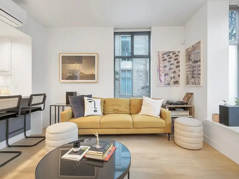 930 RICHARDS STREET - photo 4 of 31