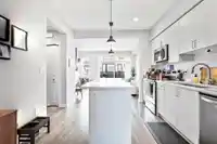 22 7169 208A STREET - thumbnail 1