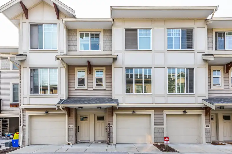 41 20498 82 AVENUE - photo 1 of 35