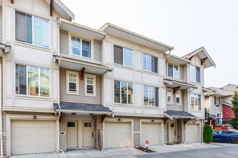 41 20498 82 AVENUE - photo 2 of 35