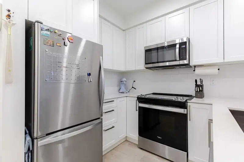 211 808 GAUTHIER AVENUE - photo 4 of 20