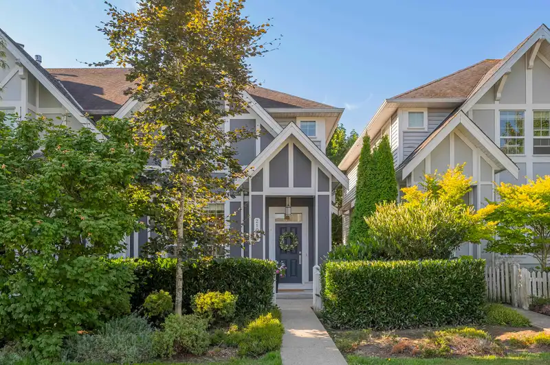 21080 80 AVENUE - photo 1 of 40