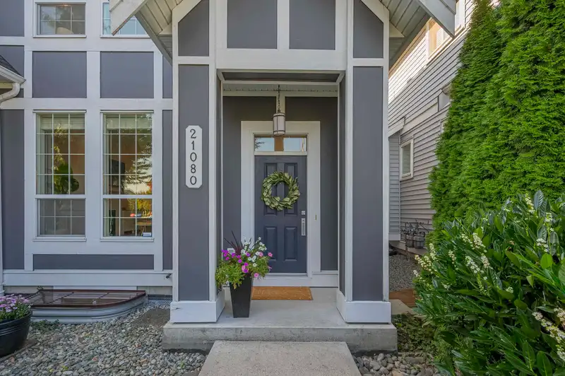 21080 80 AVENUE - photo 2 of 40