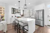35 2891 MONTROSE AVENUE - thumbnail 4