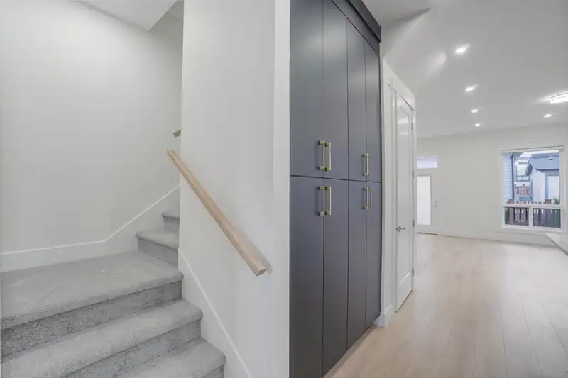 20488 75 AVENUE - photo 2 of 14