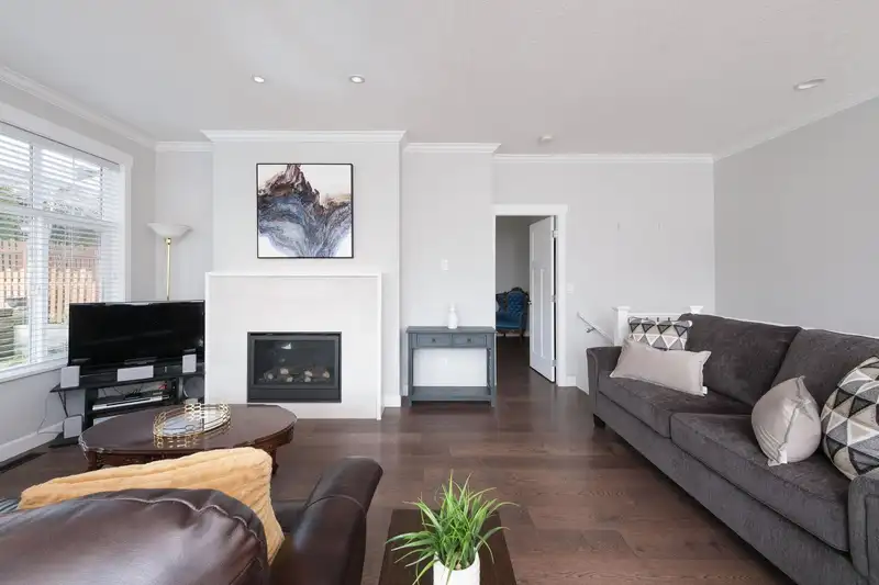 62 7138 210 STREET - photo 3 of 40