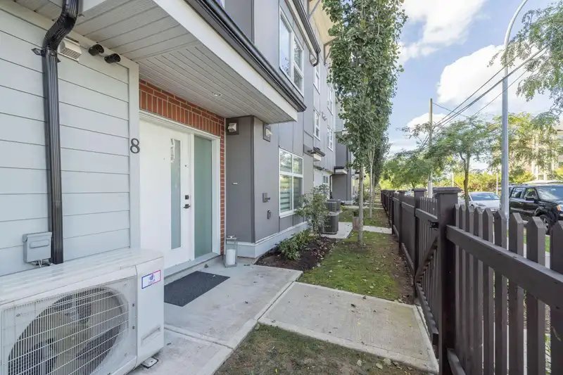 8 22334 48 AVENUE - photo 4 of 40