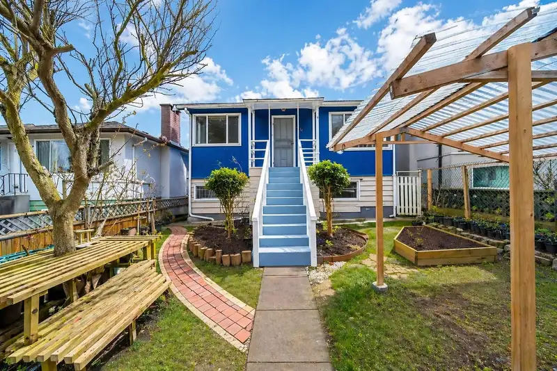 3134 E 1ST AVENUE - photo 1 of 28
