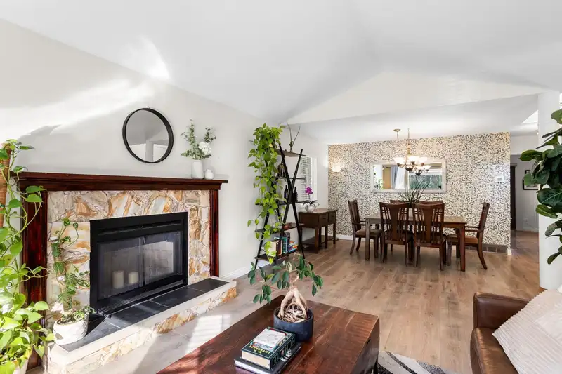 2983 WALTON AVENUE - photo 4 of 26