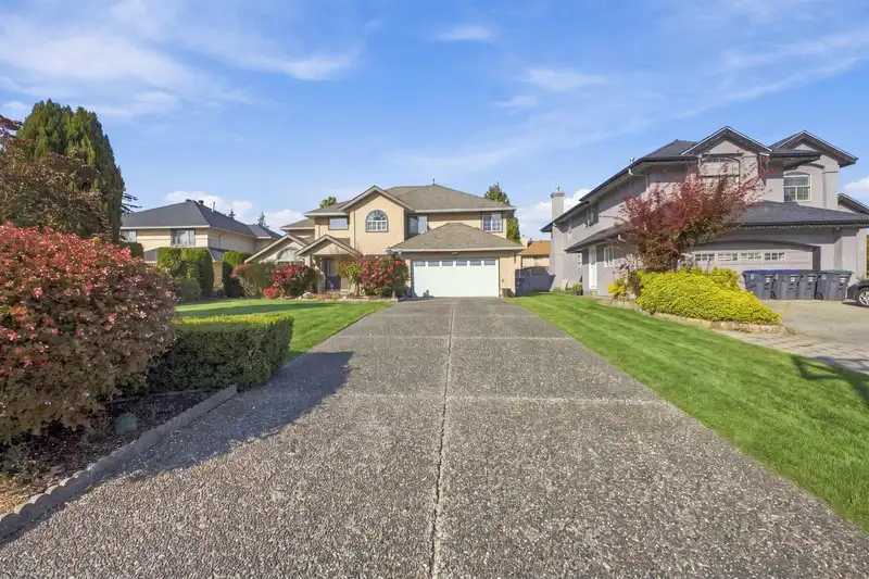 13655 58 AVENUE - photo 1 of 31
