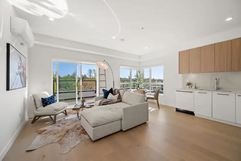 502 5398 207 STREET - photo 2 of 21