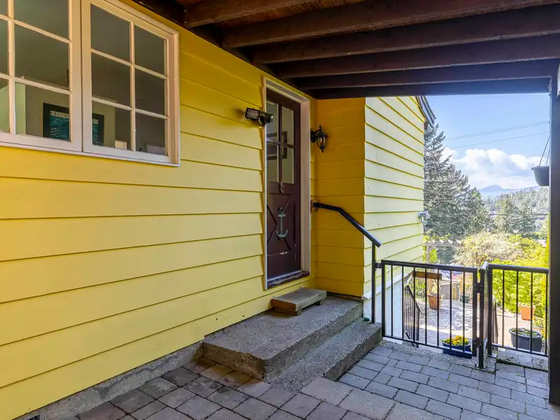 6248 WELLINGTON AVENUE - photo 4 of 40