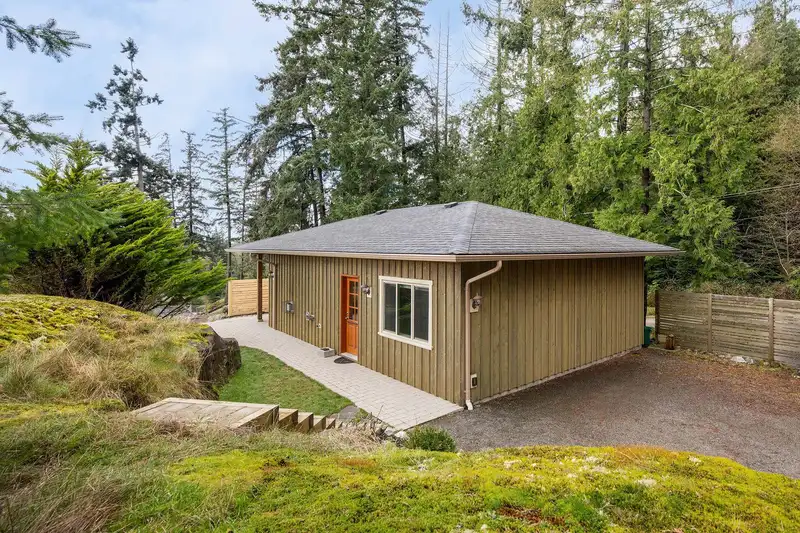 879 SEYMOUR BAY DRIVE - photo 3 of 30